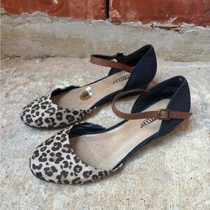 Seychelles Womens 8 Animal Print Leopard Ankle Strap Casual Flats